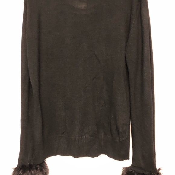 Large button up black sweater with fur - Picture 4 of 5